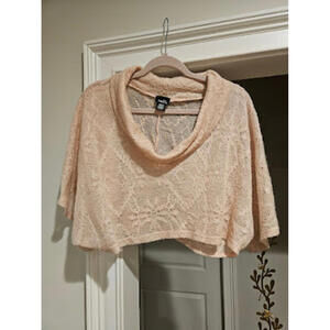 Rue 21 Size small Apricot-peach crop sweater laced shirt